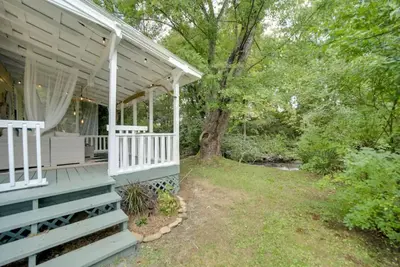 Image de Peaceful cottage on Richland Creek. Walking distance to downtown Waynesville
