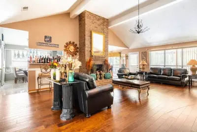 Image de Beautiful Ranch\nBy Atl Aiport, six flags, and braves stadium