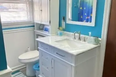 Image de Cozy cottage, ocean in the county for 50 years and up.