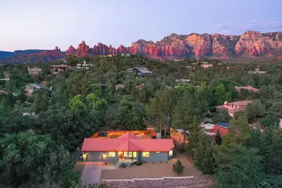 Image de Doodlebug de Sedona •amenity galore•  spa• firepit• pool table• bocce• putt putt