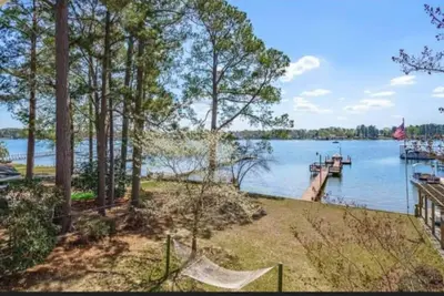 Image de Private Dock & Lake access! Hottub! Play area!