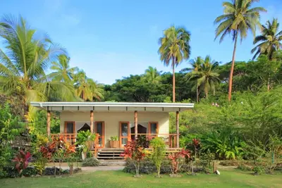 Image de Luxury Two Bedroom Oceanfront Villa with two separate bathrooms and large front deck