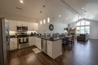 Image de Luxurious Vaulted Ceilings ~ Arcade Table! ~ Free Tickets Included (Fh-G303)