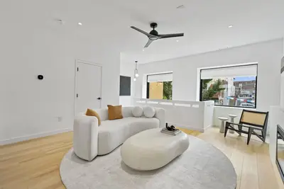 Awe Inspiring - Modern 3br Home