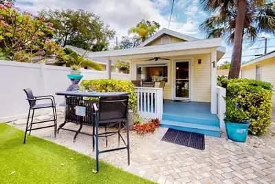 Image de Charming, single-level cottage with a kitchen, enclosed yard, & fast WiFi