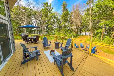 Image de New Castle Rock Lakefront Getaway w hot tub and boat slip