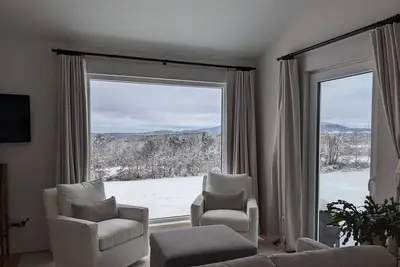 Image de Luxury mountainside guest house overlooking the Camden Hills