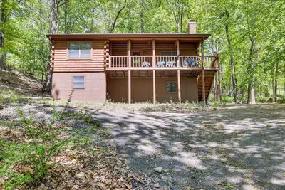 Image de Near Bushkill Falls: Pocono Mountains Cabin!