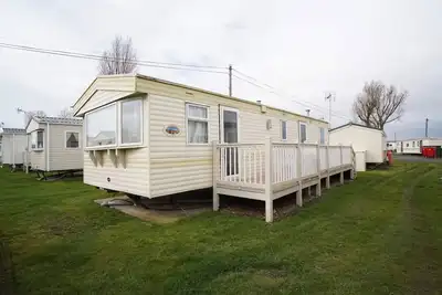 Image de pets go free family 3 Bed Caravan with Decking
