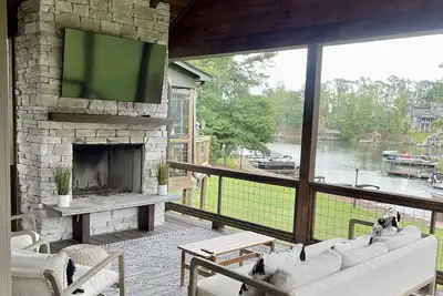 Image de Lake Martin Waterfront Home