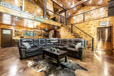 Image de Hillbilly Paradise ~ Brand New Cabin on the Mulberry!