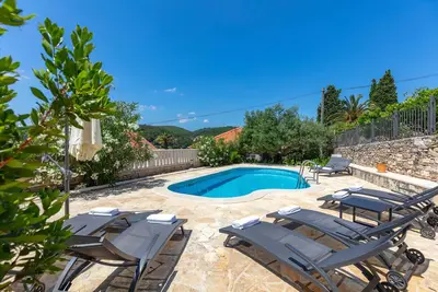 Image de Maison pour la famille près de la mer et avec la piscine Sumartin, Brac (K-21283)