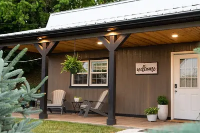 Image de Brand new cottage with grilling patio.