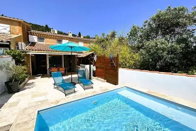 Image de Mazet provencal climatisé pour 4 personnes avec piscine privée au Domaine de Valcros à La. . .