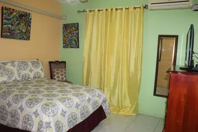 Elegant & Stylish 2br Condo New Kingston