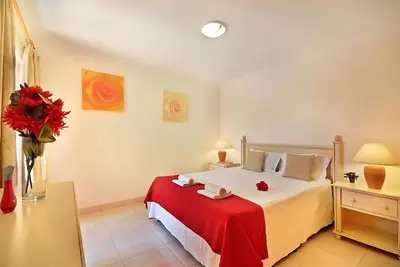 Image de Family and Friends Getaway! Fully-equipped Kitchen, Outdoor Pools, Free Parking!