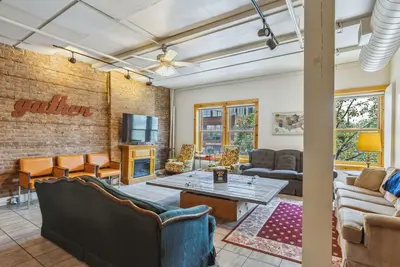 Image de The Victor Full - Cleveland's Urban Lodge - Sleep 51!