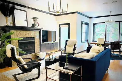 Image de Wicker Park Home with Movie Room