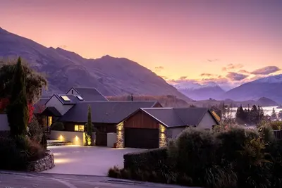 Image de Lake views in a homely environment