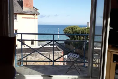 Vue mer à  50 m de la plage, appartement  tout équipé