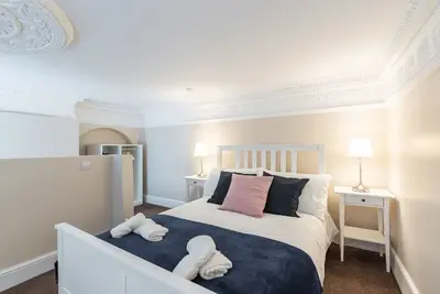 Image de Stylish 1bed Mezzanine Apt In Georgian Building