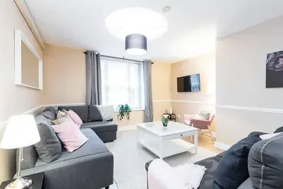Spacious 2bed Apt Citycentre Location Fast Wifi
