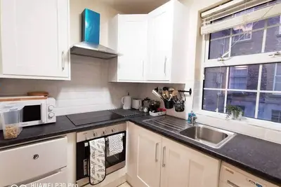 Image de New Spacious & central 3bedroom apartment Tv& Wifi