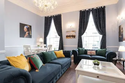 Georgian Luxury Apartment with 4 Poster Bed