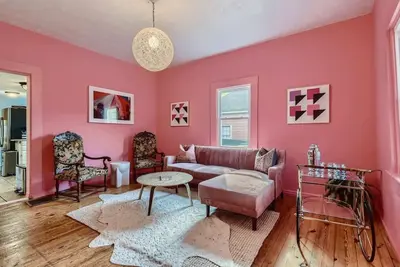 Image de Colour Crush: Walk to Bars, Restaurants, Beltline