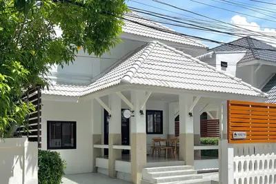 Image de Cozy House- Private house 50m. from Bangsean Beach