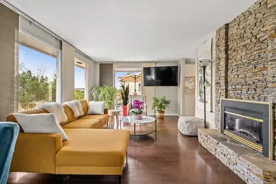 Image de Newly Renovated Home w 3 Bdrms & Outdoor Spaces