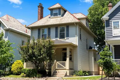 Image de Experience the charm of Hemingway's Hideaway, nestled in the vibrant Merion/German Village.