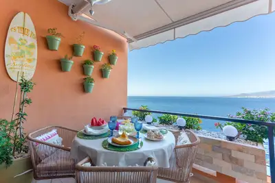 Image de Maison de vacances \"Mouna's House\" avec vue sur la mer, piscine partagée et Wi-Fi