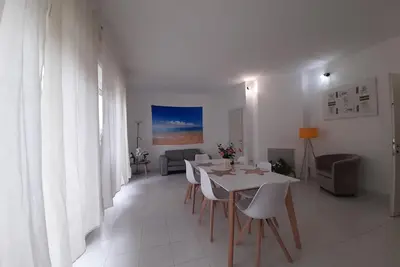 Image de Exclusive three-bedroom, three-bathroom apartment by the sea at Poetto