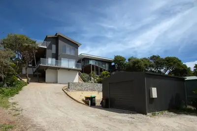 Image de Beachside Bliss With Modern Comfort and Design, Perfect for the Whole Family!