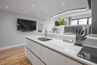 Image de Host & Stay | The Old Jail Barber's Shop