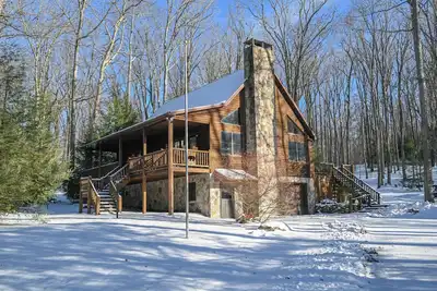 Image de Private Dog Friendly Mountain Cabin w/ Hot Tub