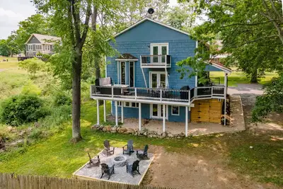 Image de Modern Dog Friendly Cabin w/ Pool & Hot Tub