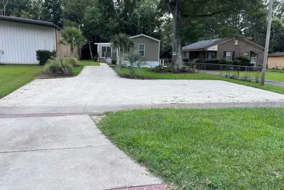 Image de Cozy 3 Bedroom 2 Full bathroom Home located minutes from Historic Downtown.