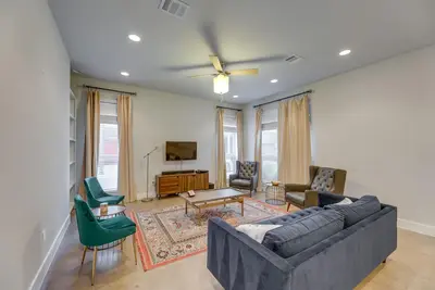 Image de 3 Mi to Zilker Park: Chic Condo w/ Patio!