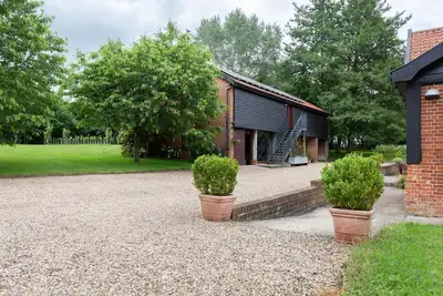 Image de The Cart Lodge At Grove Barn, pet friendly, with a garden in Eye