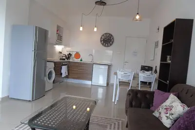 Image de 2 Bedroom Apartment Within Walking Distance to the sea