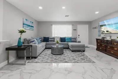 Image de Newly! Spacious Beach Modern Home in Heart of Mb