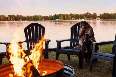 Image de Private, lakefront, kayaks, 2 acres, family friendly, near trails, Dock May 2024