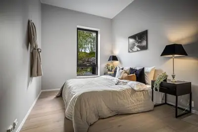 Image de New! Luxurious Seafront Apt! Free Parking