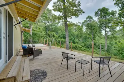 Image de Buchanan Home w/ Deck, 4 Mi to Paris Landing!