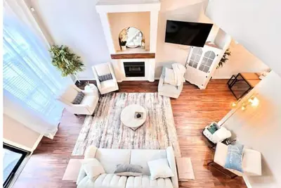 Image de A one of a kind home with a waffle and coffee bar, life sized games and comfort!