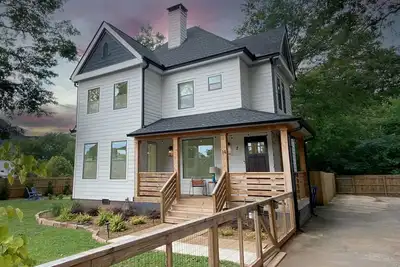 Walkable Luxury In East Lake