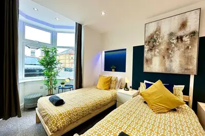 Image de Large New 4 bedroom house Sleeps 12 Accepts Groups