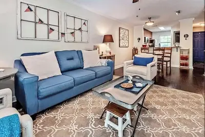 Image de Darling Townhouse Walking distance to the Stadiums and The Grove! ! !